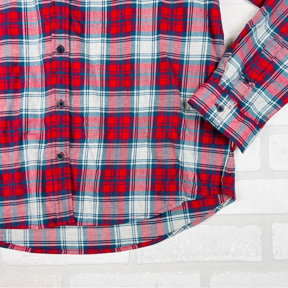 POLARIS INDIAN MOTORCYCLES WOMENS RED SCRIPT EMB SHIRT SIZE MEDIUM NWT - Picture 3 of 14